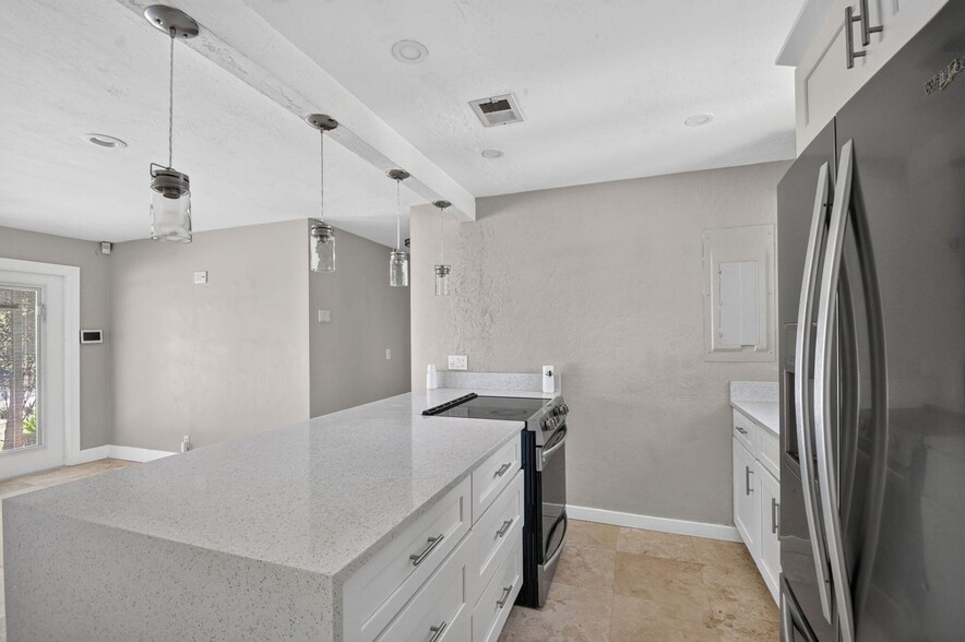 Building Photo - 907 Wright Dr