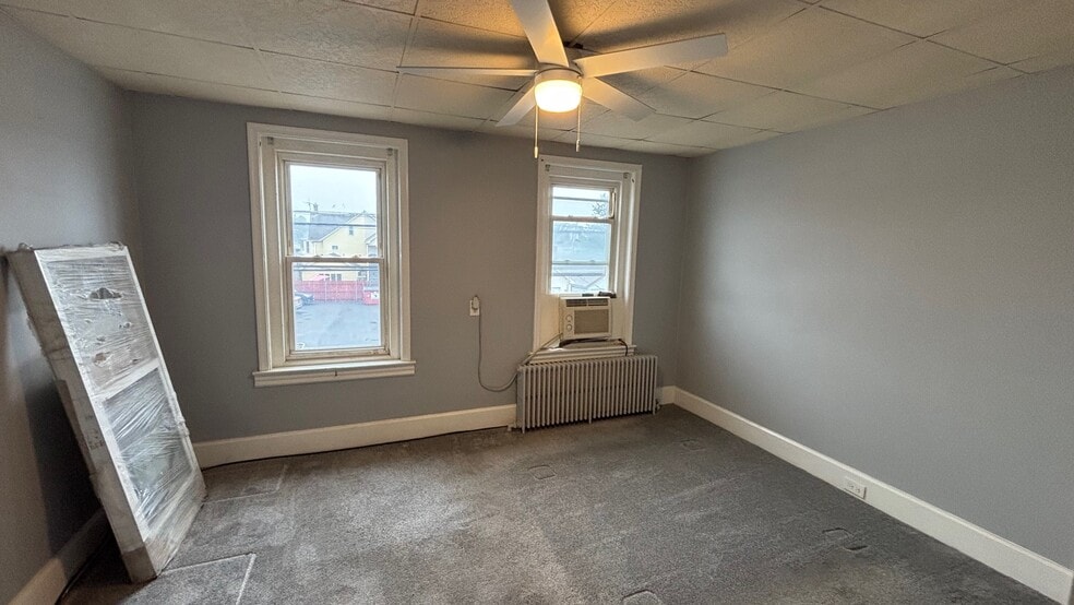 Building Photo - 44 S Spruce St