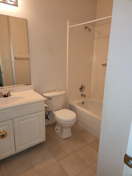 First floor Bathroom 1 - 7207 Juniper Dr