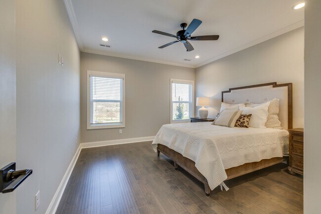 Building Photo - Maryville 37803 - Coming Soon! Showings begin 08/17/2026. 4-bedroom, 3.5-bath home in Maryville -...