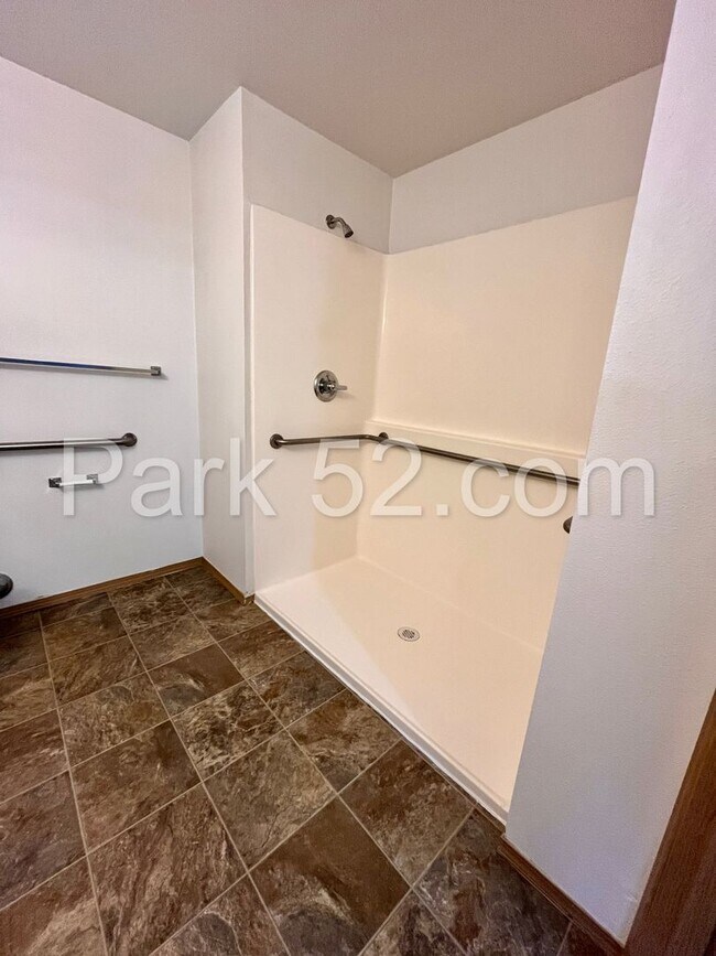 Building Photo - 1 Bedroom 1 Bathroom - Ground Floor - Bonney Lake Condo - #C1