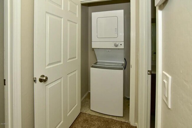 Building Photo - 506 E Townley Ave