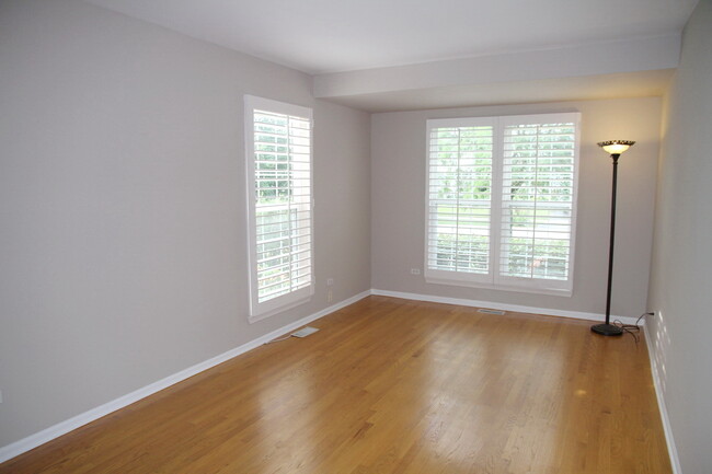 Building Photo - 2723 Whitehall Ln