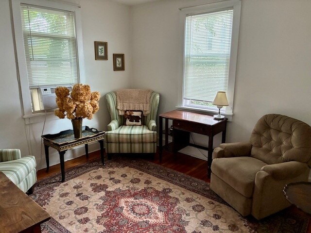 Living room - 816 Mill Plain Rd