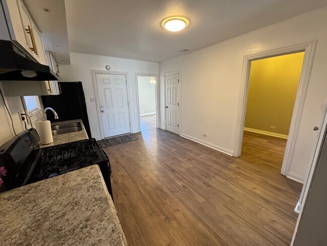 Building Photo - 617 W 43rd Pl