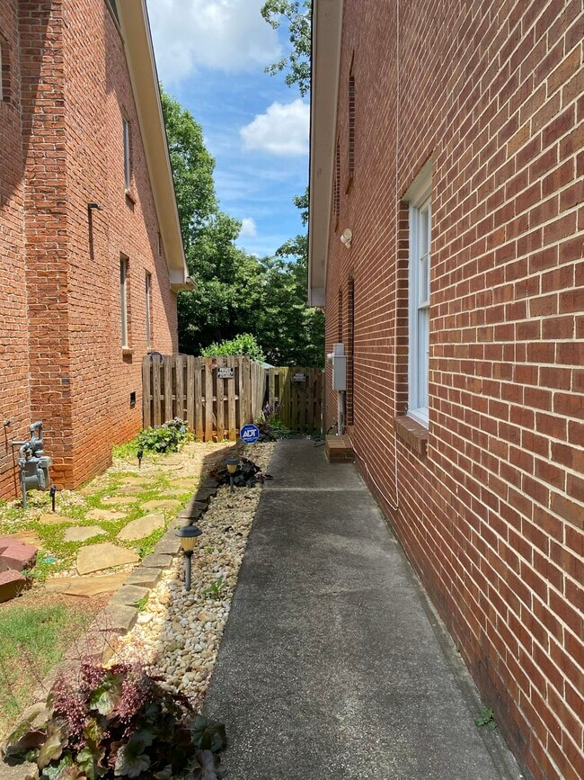 Building Photo - 1165 Vineyard Ct
