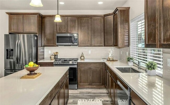 Building Photo - Beautiful Almost new 3 bed +den home in Ly...