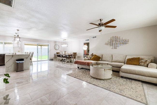 Building Photo - 903 W Harvard Dr