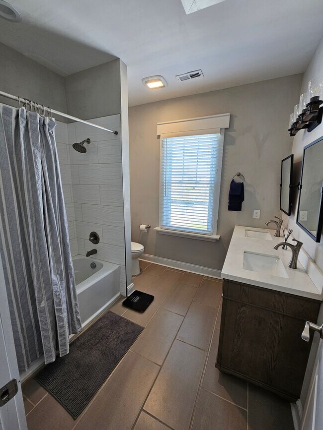Building Photo - Church Hill Amazing 3 Bedroom 2.5 Bath Home