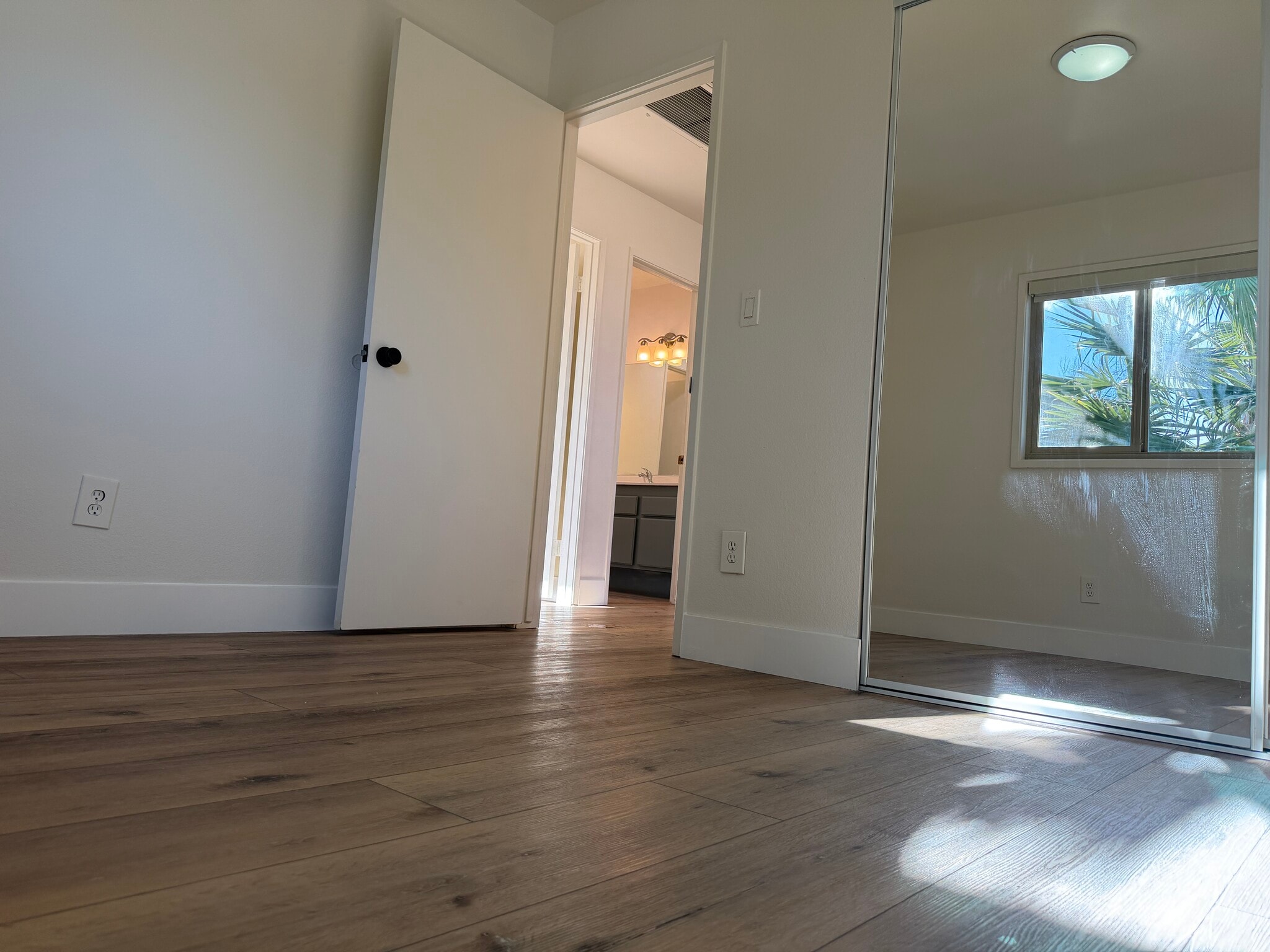 Building Photo - 3832 Chelsea Dr