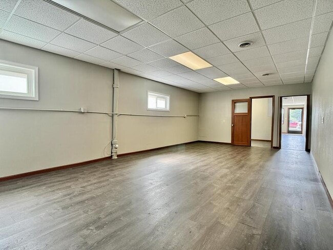 Building Photo - 702 E Main St