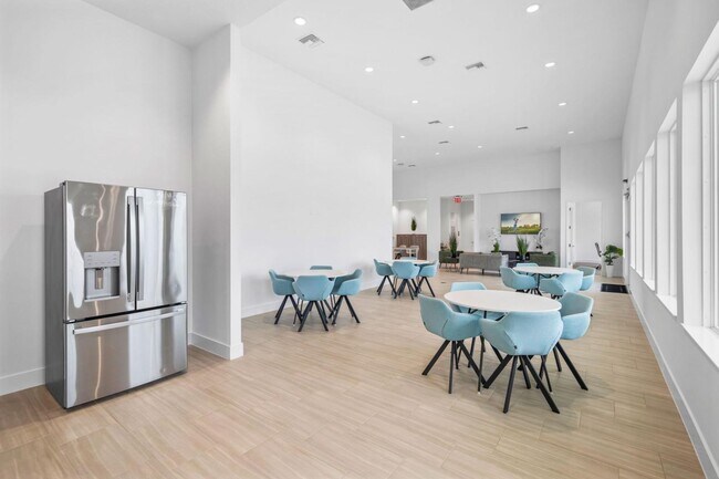 Building Photo - 384 Famagusta Dr