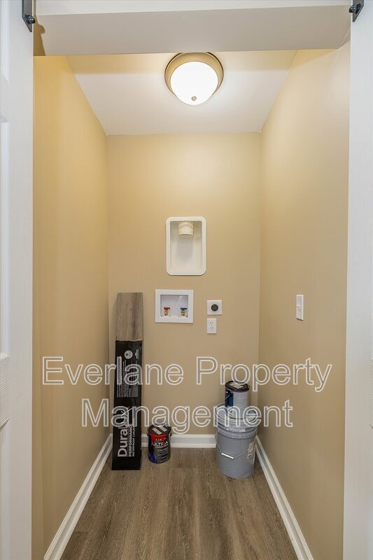 Building Photo - 1609 N Outer Dr