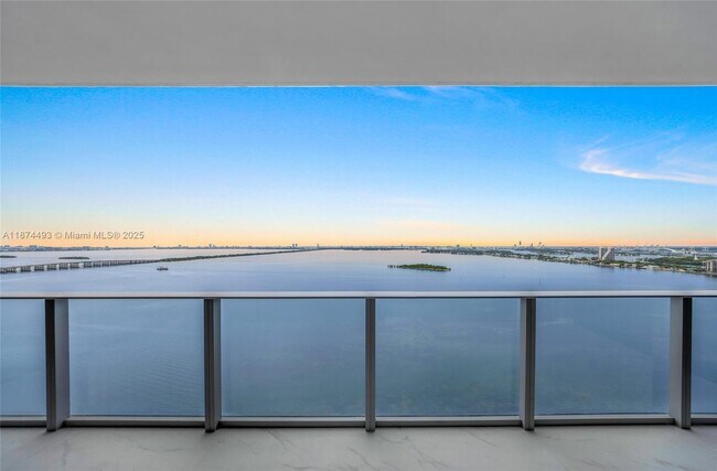 Building Photo - 700 NE 24th St