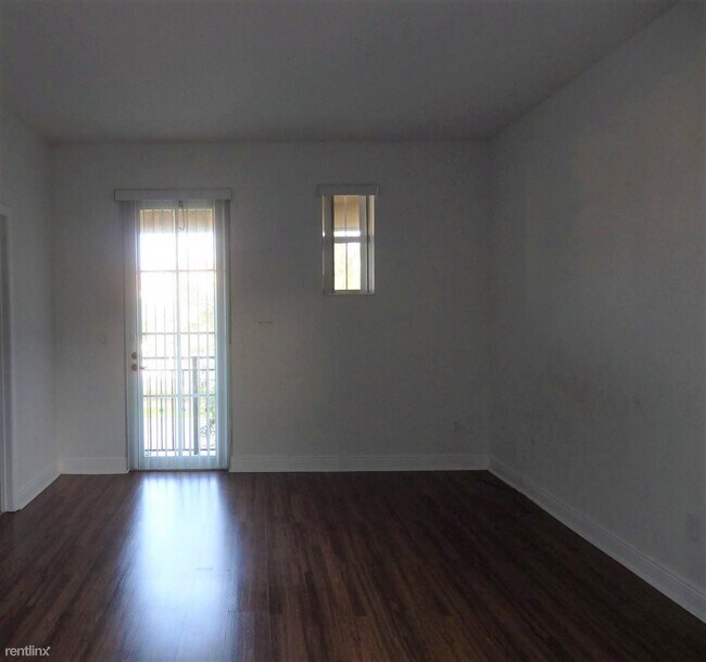 Building Photo - 3 br, 2 bath Townhome - 840 SW 147th Ave #...