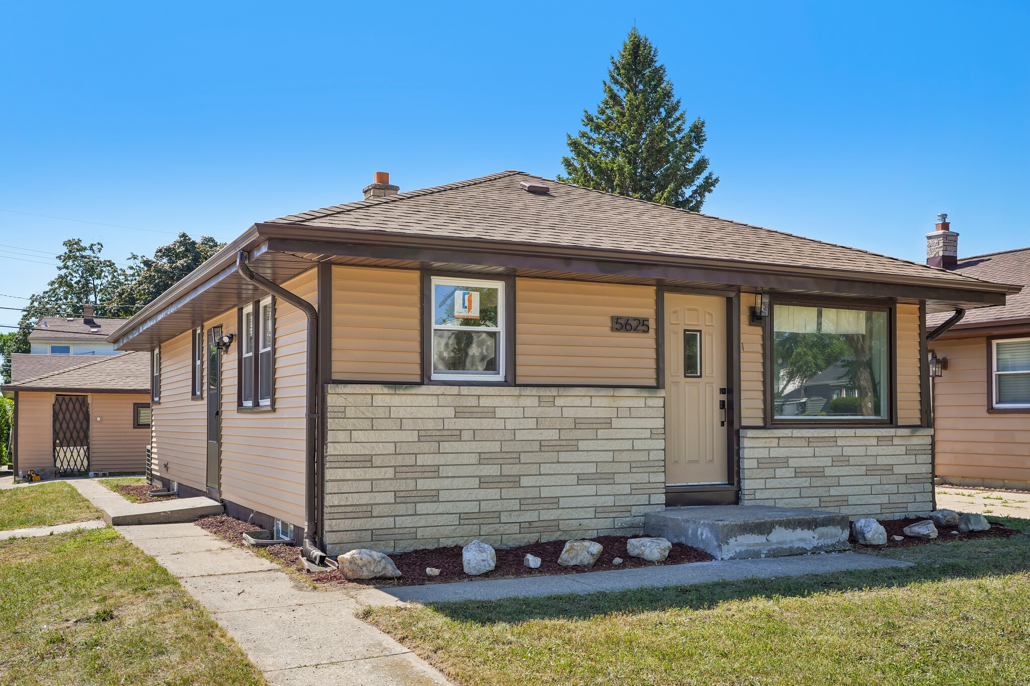 Building Photo - 5625 N 92nd St