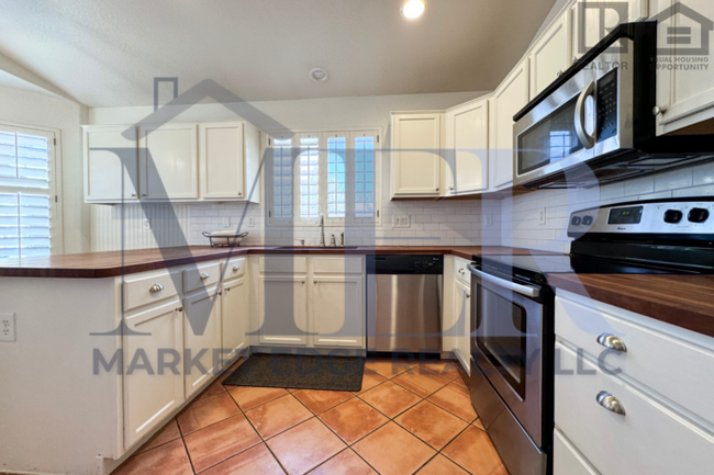 Building Photo - 3Bed/2 Bath Home at 51st/Loop 101! $399 MO...