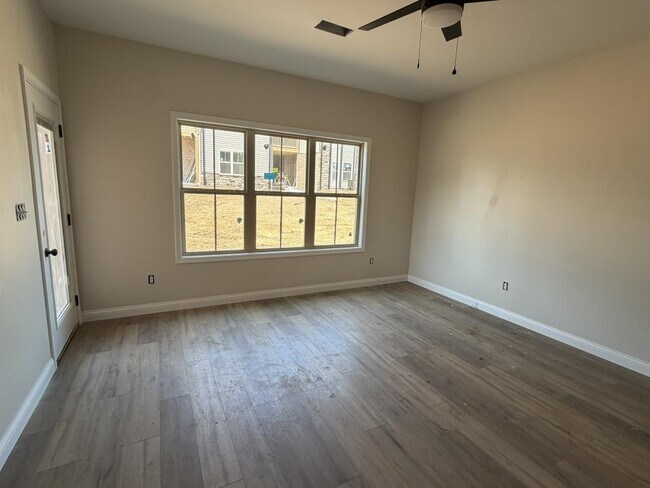 Building Photo - 142 Pinehurst Wy