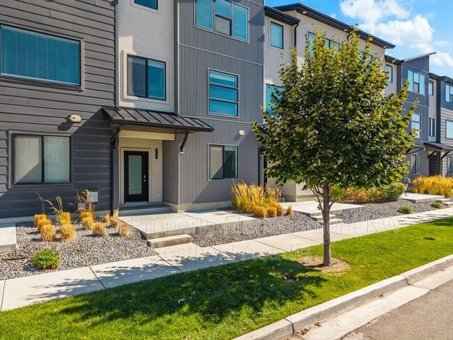 Building Photo - 419 Wood Stream Rd