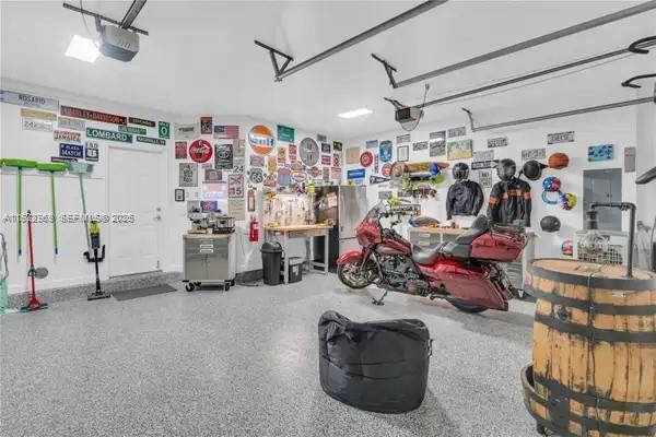 Building Photo - 6035 NW 104th Path