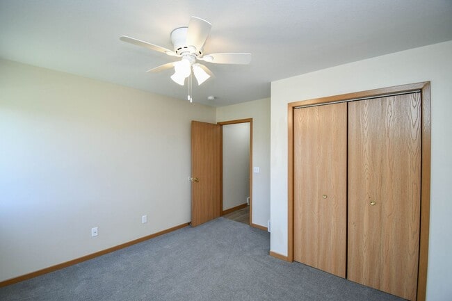 Building Photo - Comfortable 3-Bedroom Condo in Brandon – Available Now!