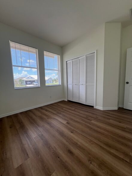 Building Photo - 423 SW Alcan Dr