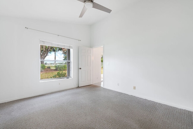 Building Photo - 1975 Oak Berry Cir