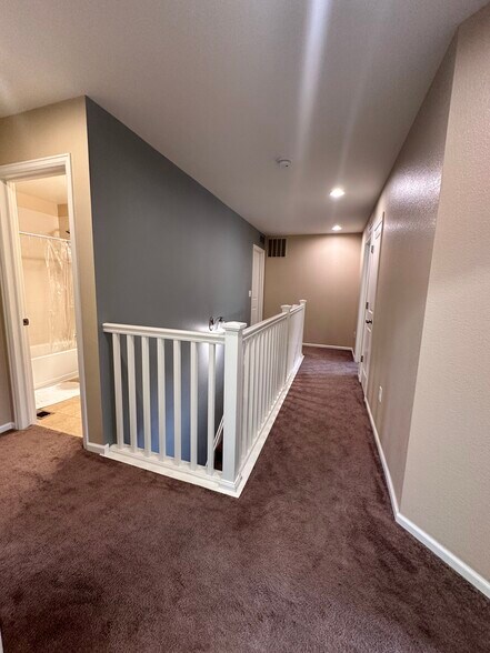 Building Photo - 1326 Bluemoon Dr