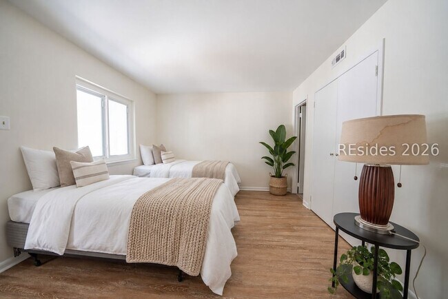 Building Photo - 141 Lamotte Dr