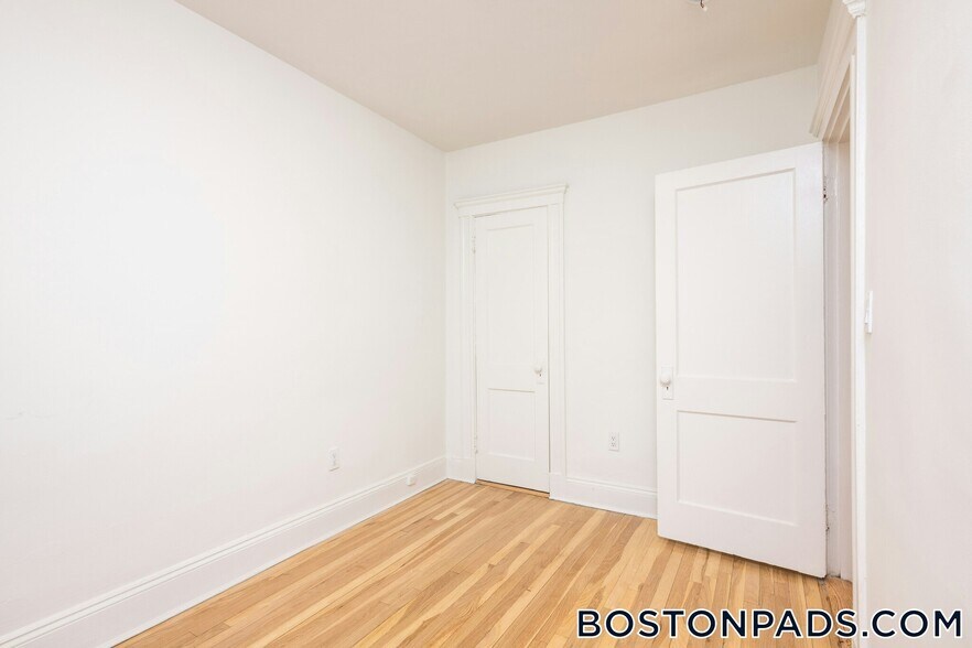 Building Photo - 288 Chestnut Hill Ave