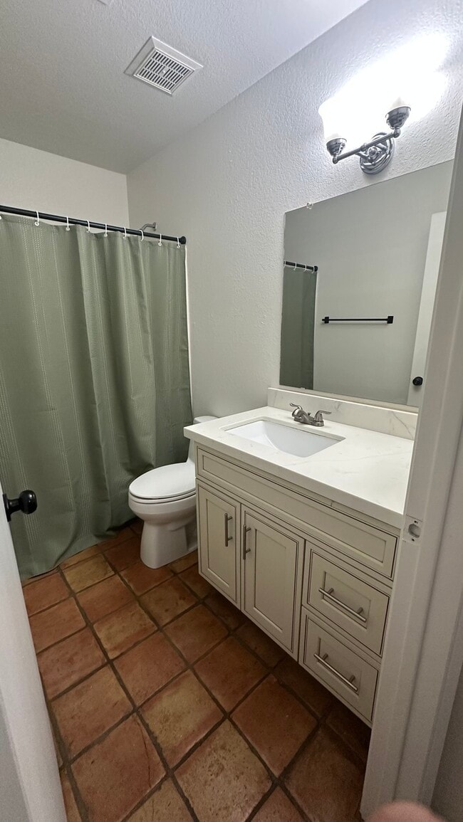 Building Photo - North Phoenix 2 bedroom Duplex