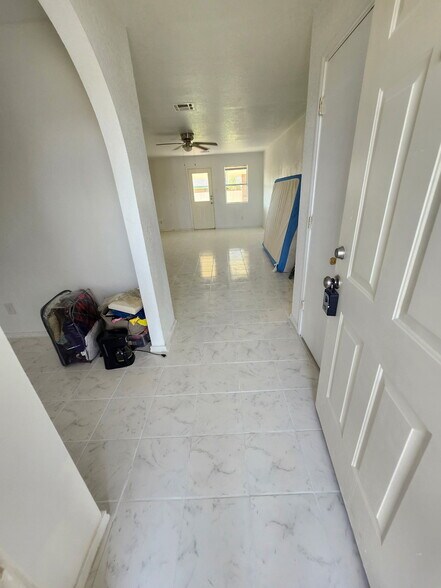 Building Photo - 4305 Hank Dr