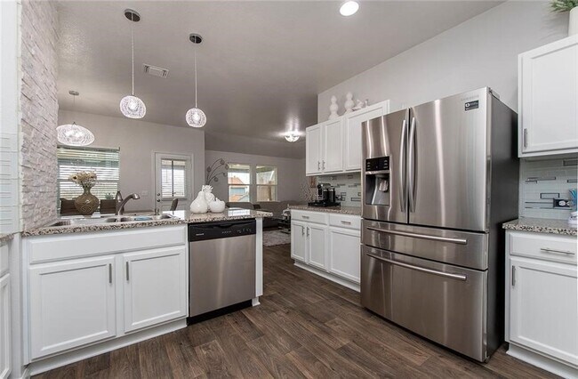 Building Photo - 810 Comal Run