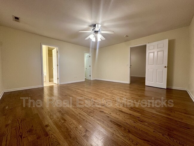 Building Photo - 1720 Hawk Run Ln