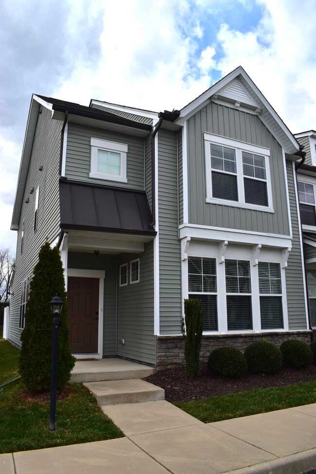 Building Photo - 8043 Rutland Village Dr