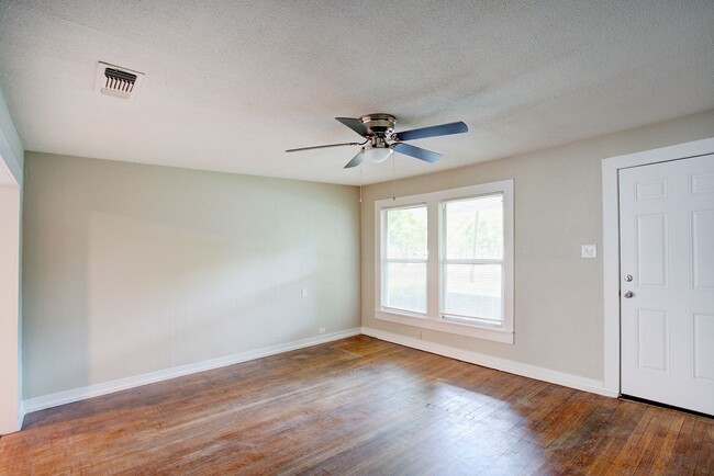 Building Photo - Coming Soon! Pet-Friendly 3BR Home with Large Backyard – Cleburne