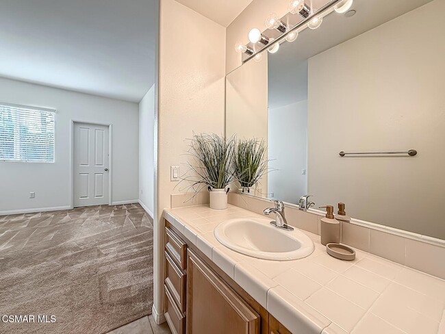 Building Photo - 2930 Esperanza Way