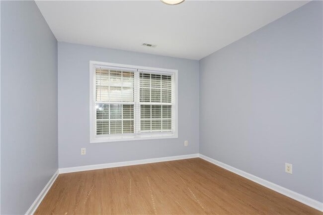 Building Photo - 995 Treymont Way SW