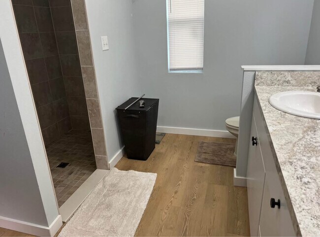 Building Photo - 1212 Doris Ave