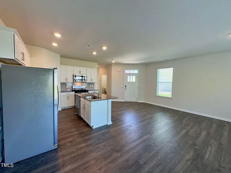 Building Photo - 1823 Hinesley Dr