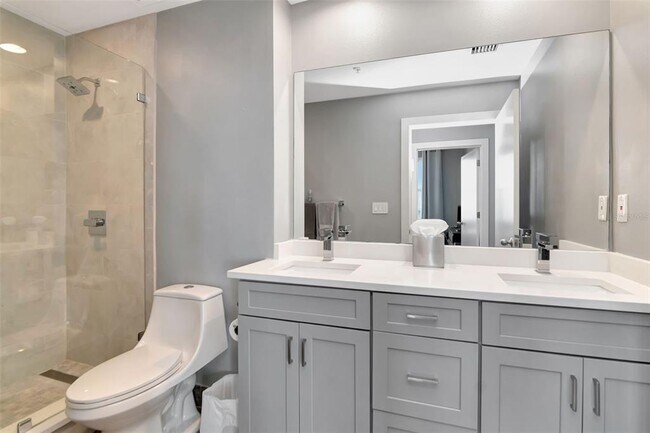 Building Photo - 1120 E Kennedy Blvd