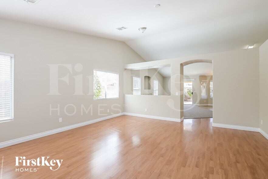 Building Photo - 811 Mesa Pine Ct