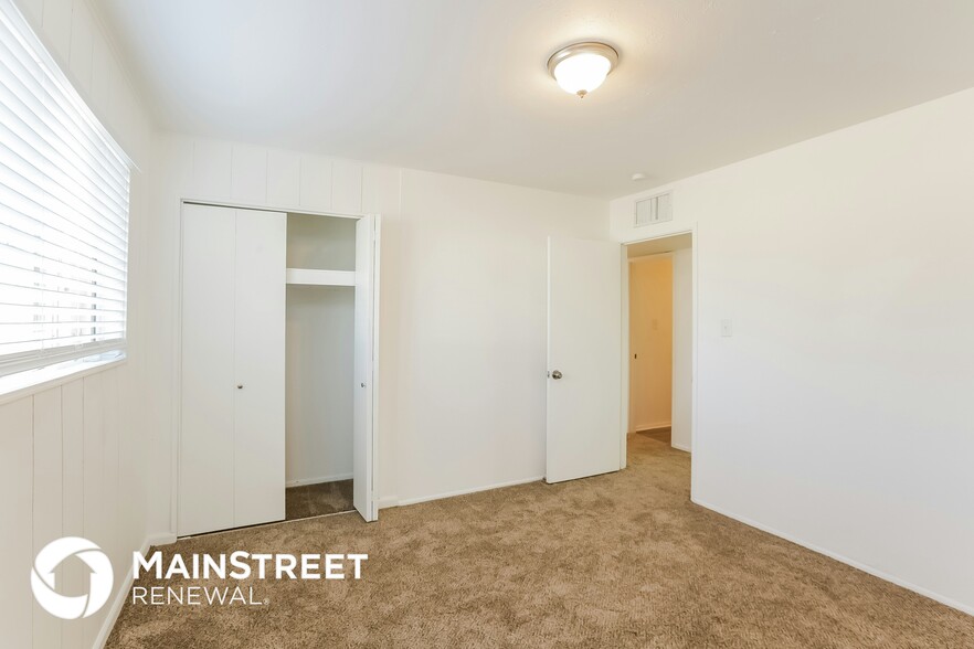 Building Photo - 2956 N 50th Dr