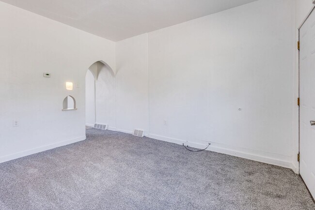 Building Photo - AVAILABLE AUGUST 2026 - 2 Bedroom Home w/ Original Layout!