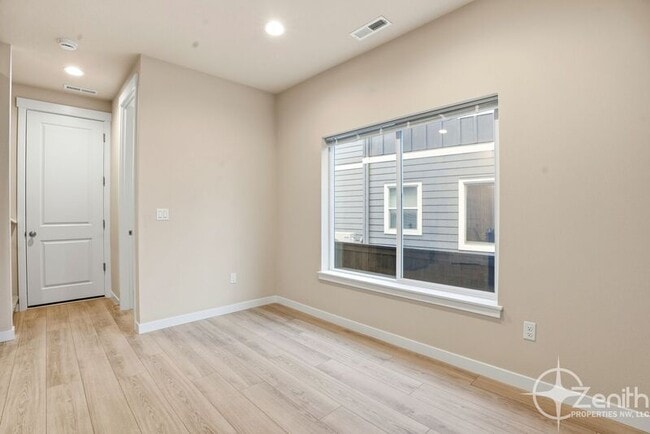 Building Photo - 18212 NE 47th Ave