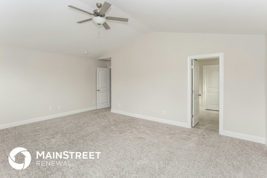 Building Photo - 3900 Allenby Pl