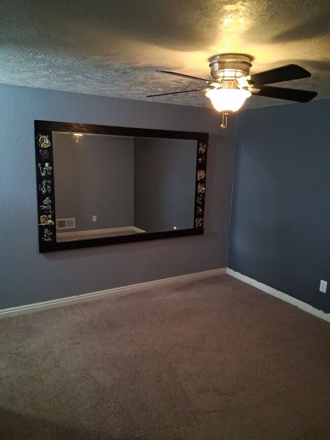 Building Photo - Charming University Area 3 Bedroom Home