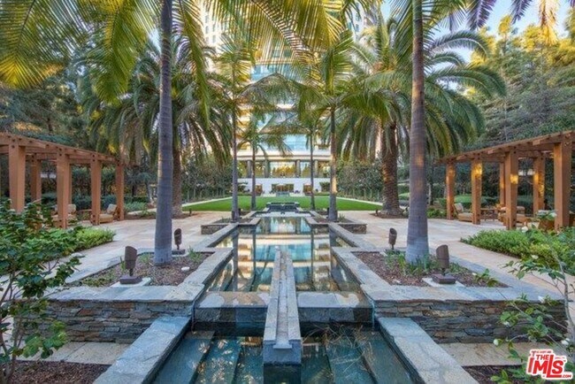 Building Photo - 1 W Century Dr