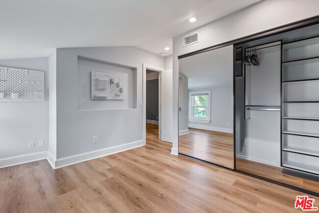 Building Photo - 4744 Haskell Ave