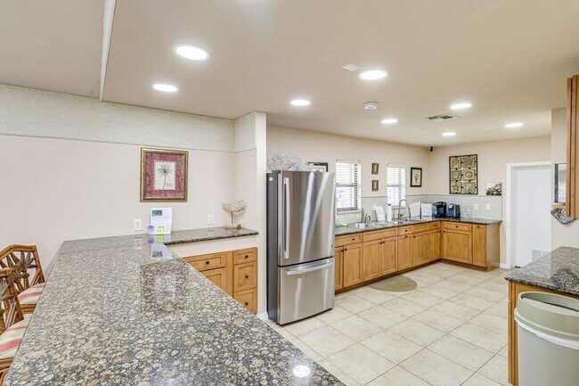 Building Photo - 4250 N Hwy A1A